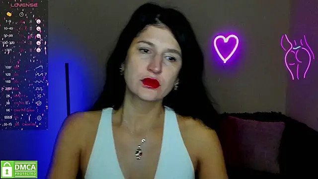 Snapshot of Alianna_Solo_Kisses chatting on 02.23.25 Alianna Solo Kisses online show from 02.23.25