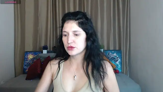 Snapshot of Alianna_Solo_Kisses chatting on 03.18.25 Alianna Solo Kisses online show from 03.18.25