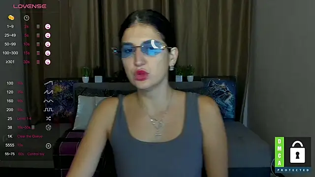 Snapshot of Alianna_Solo_Kisses chatting on 09.23.25 Alianna Solo Kisses online show from 09.23.25
