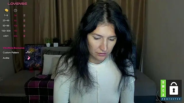 Snapshot of Alianna_Solo_Kisses chatting on 09.28.25 Alianna Solo Kisses online show from 09.28.25