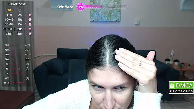 Snapshot of Alianna_Solo_Kisses chatting on 10.07.25 Alianna Solo Kisses online show from 10.07.25