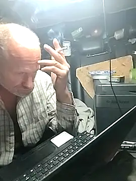 Snapshot of Stickybros2u chatting on 02.07.25 Stickybros2u online show from 02.07.25