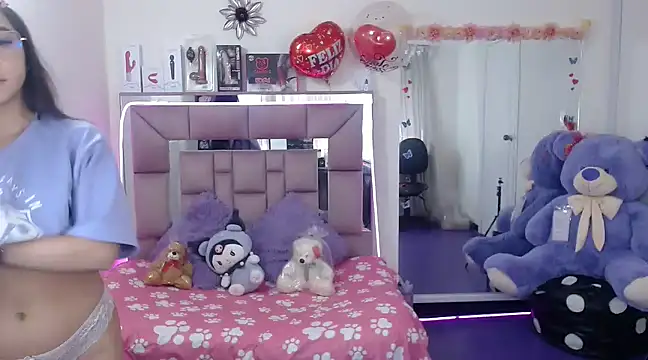 Snapshot of AriadnaCappelletty chatting on 03.19.25 AriadnaCappelletty online show from 03.19.25