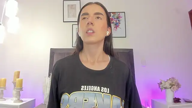 helen mooree online show from 04.20.26