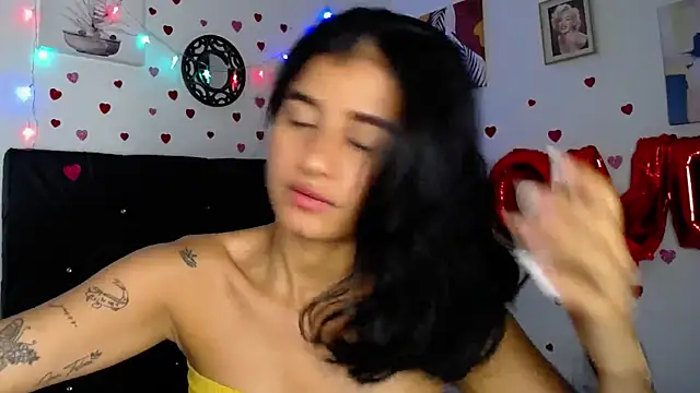 Snapshot of floweer_ chatting on 02.16.25 floweer online show from 02.16.25