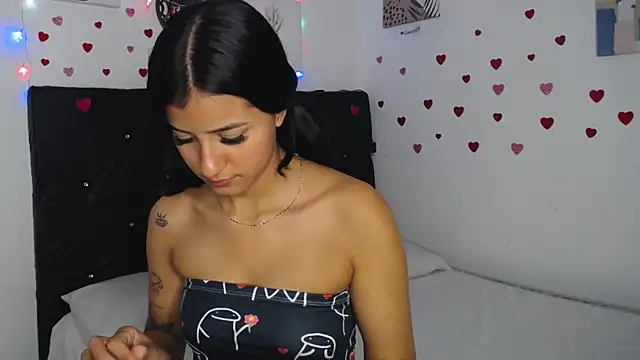 Snapshot of floweer_ chatting on 02.20.25 floweer online show from 02.20.25