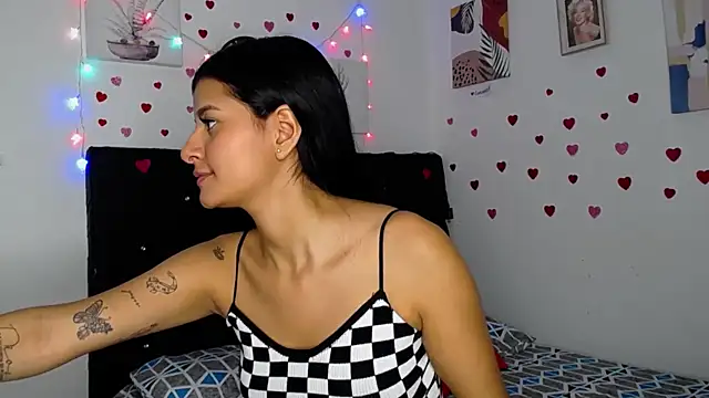 Snapshot of floweer_ chatting on 02.25.25 floweer online show from 02.25.25