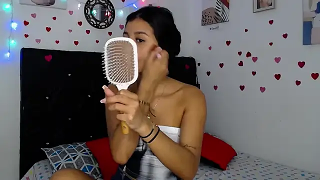 Snapshot of floweer_ chatting on 03.01.25 floweer online show from 03.01.25