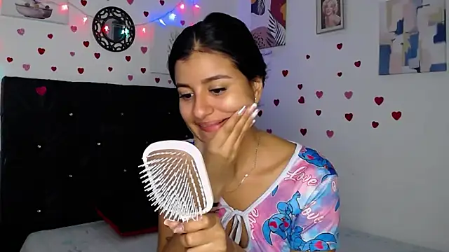 Snapshot of floweer_ chatting on 03.07.25 floweer online show from 03.07.25