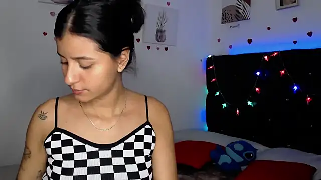 Snapshot of floweer_ chatting on 03.14.25 floweer online show from 03.14.25