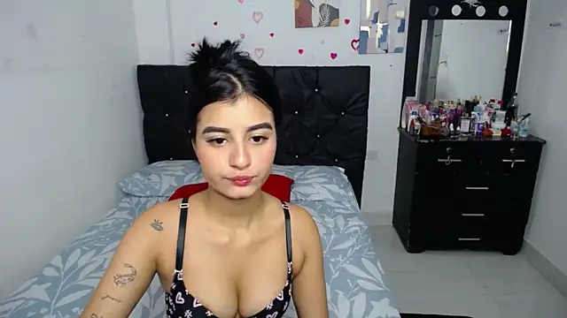 Snapshot of floweer_ chatting on 10.22.25 floweer online show from 10.22.25