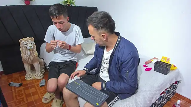 Snapshot of big-dicktop23 chatting on 12.04.25 big-dicktop23 online show from 12.04.25