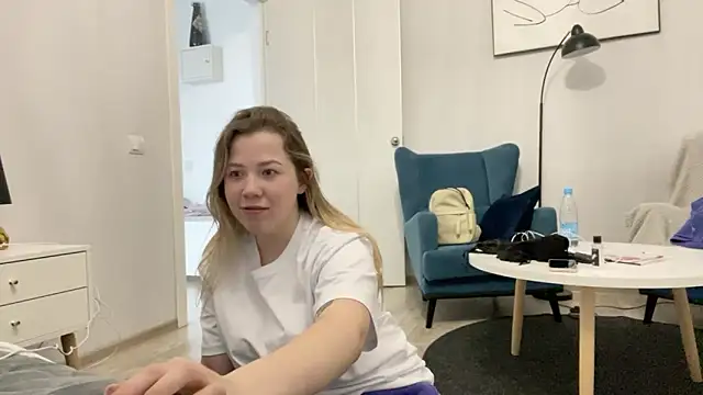 Embersweetbunny online show from 03.02.25