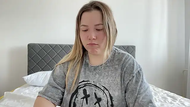 Embersweetbunny online show from 03.17.25