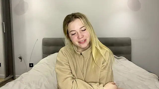 Embersweetbunny online show from 12.01.25