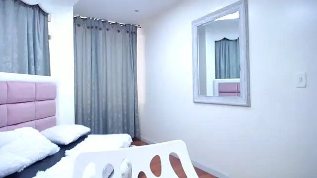 IssadoraJames online show from 12.17.24