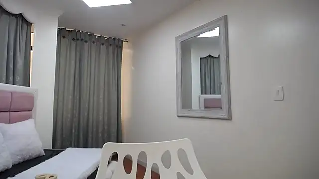 IssadoraJames online show from 12.24.24