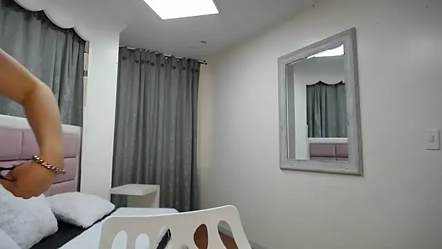 IssadoraJames online show from 01.10.25