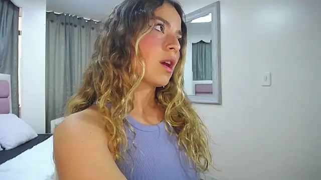 IssadoraJames online show from 01.15.25