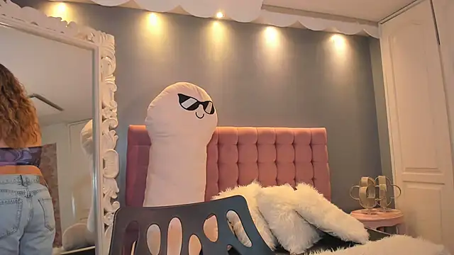 IssadoraJames online show from 10.08.25