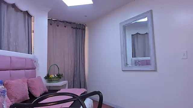 IssadoraJames online show from 12.16.25