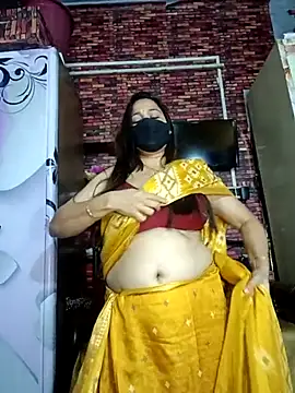 Snapshot of albelasummi702 chatting on 03.18.25 albelasummi702 online show from 03.18.25