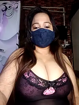 Snapshot of albelasummi702 chatting on 12.02.25 albelasummi702 online show from 12.02.25