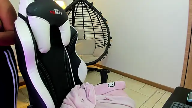 Lizzie Williams  online show from 02.06.26