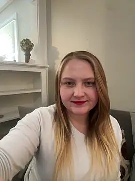 Snapshot of PhatAssBlond chatting on 02.07.25 PhatAssBlond online show from 02.07.25