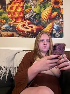 Snapshot of PhatAssBlond chatting on 09.17.25 PhatAssBlond online show from 09.17.25