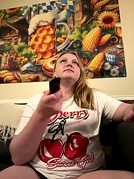 Snapshot of PhatAssBlond chatting on 09.24.25 PhatAssBlond online show from 09.24.25