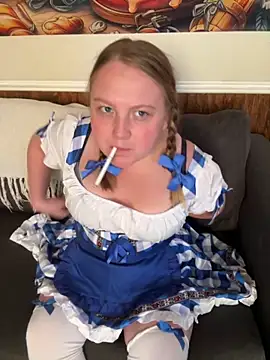 Snapshot of PhatAssBlond chatting on 09.27.25 PhatAssBlond online show from 09.27.25