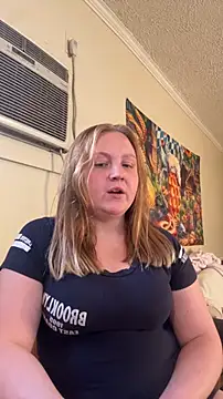 Snapshot of PhatAssBlond chatting on 09.28.25 PhatAssBlond online show from 09.28.25