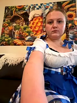 Snapshot of PhatAssBlond chatting on 09.29.25 PhatAssBlond online show from 09.29.25