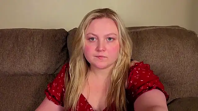 Snapshot of PhatAssBlond chatting on 06.26.26 PhatAssBlond online show from 06.26.26