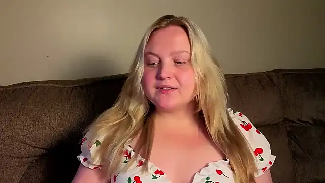 Snapshot of PhatAssBlond chatting on 07.21.26 PhatAssBlond online show from 07.21.26