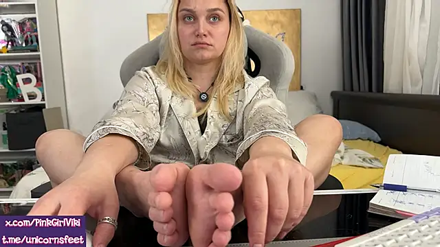 Snapshot of unicornsfeet chatting on 04.29.26 unicornsfeet online show from 04.29.26