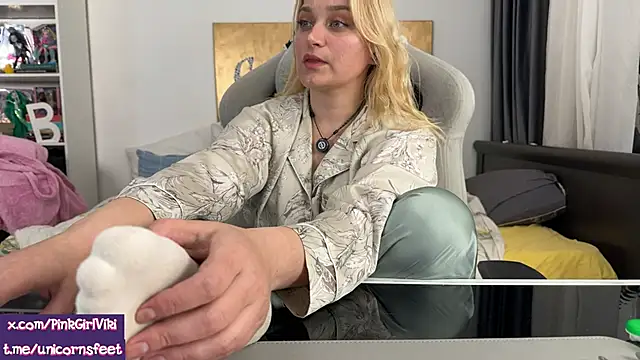 Snapshot of unicornsfeet chatting on 05.04.26 unicornsfeet online show from 05.04.26