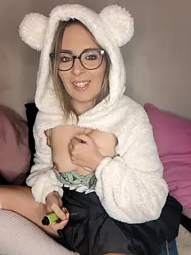 Jade Emeraud online show from 03.05.26