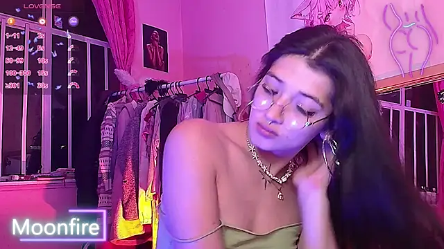 moonfiredancer online show from 09.10.25