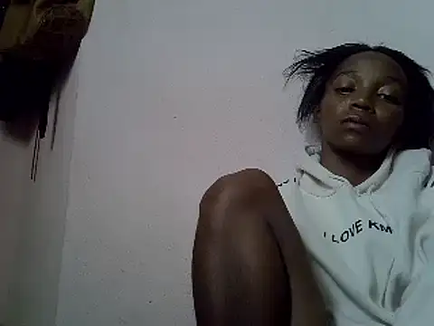 Snapshot of ElianeHot chatting on 02.25.25 ElianeHot online show from 02.25.25