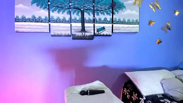 Snapshot of AdelleLennox_cg chatting on 02.08.25 AdelleLennox cg online show from 02.08.25