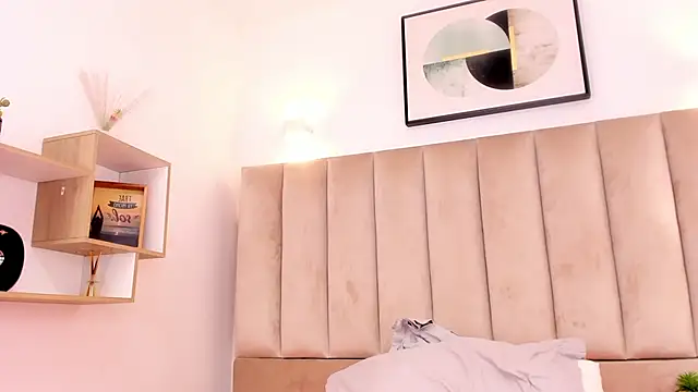 Anniie Queen online show from 02.10.25