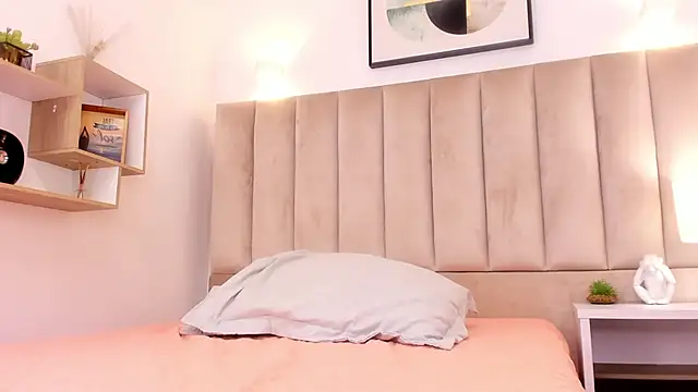 Anniie Queen online show from 02.20.25