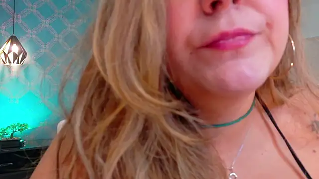 Snapshot of AmbarRoberts_ chatting on 06.15.26 AmbarRoberts online show from 06.15.26
