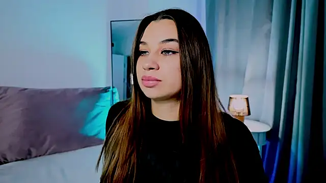 Snapshot of divetagrace chatting on 10.28.25 divetagrace online show from 10.28.25