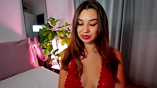 Snapshot of divetagrace chatting on 10.30.25 divetagrace online show from 10.30.25