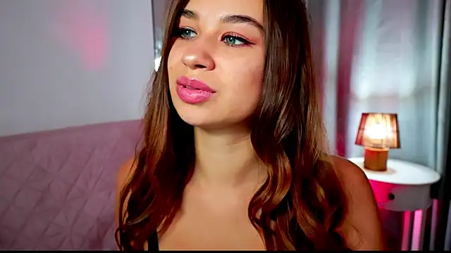 Snapshot of divetagrace chatting on 11.08.25 divetagrace online show from 11.08.25