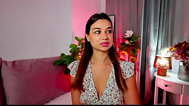 Snapshot of divetagrace chatting on 11.14.25 divetagrace online show from 11.14.25