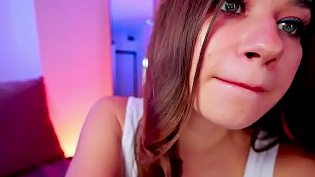 Snapshot of divetagrace chatting on 12.13.25 divetagrace online show from 12.13.25